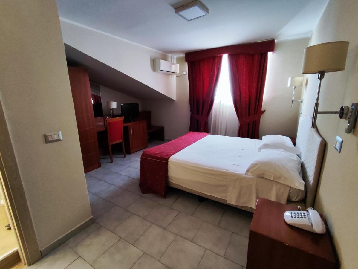 Pisani Hotel San Nicola La Strada Екстериор снимка