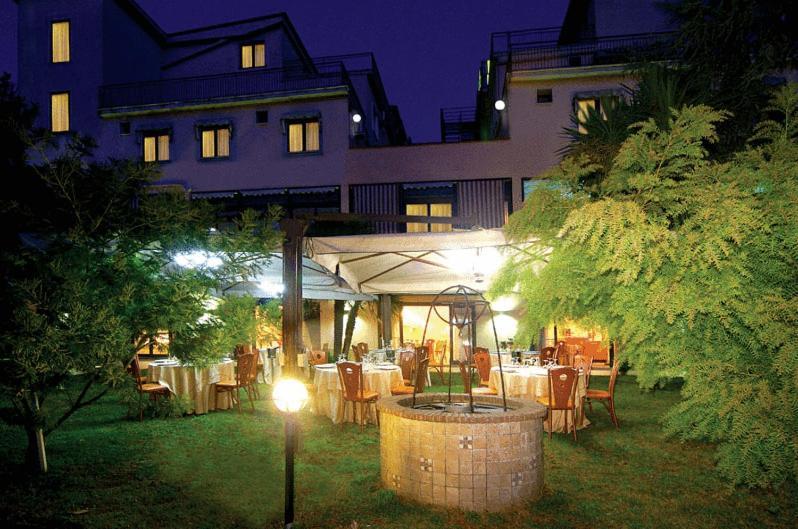 Pisani Hotel San Nicola La Strada Екстериор снимка