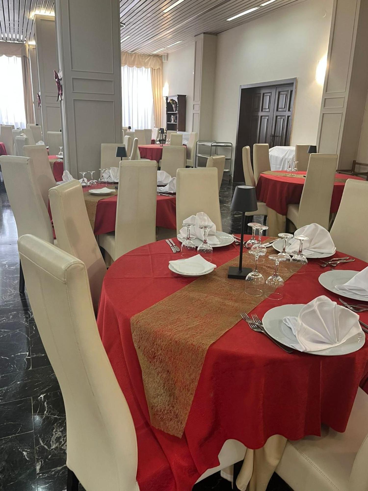 Pisani Hotel San Nicola La Strada Екстериор снимка