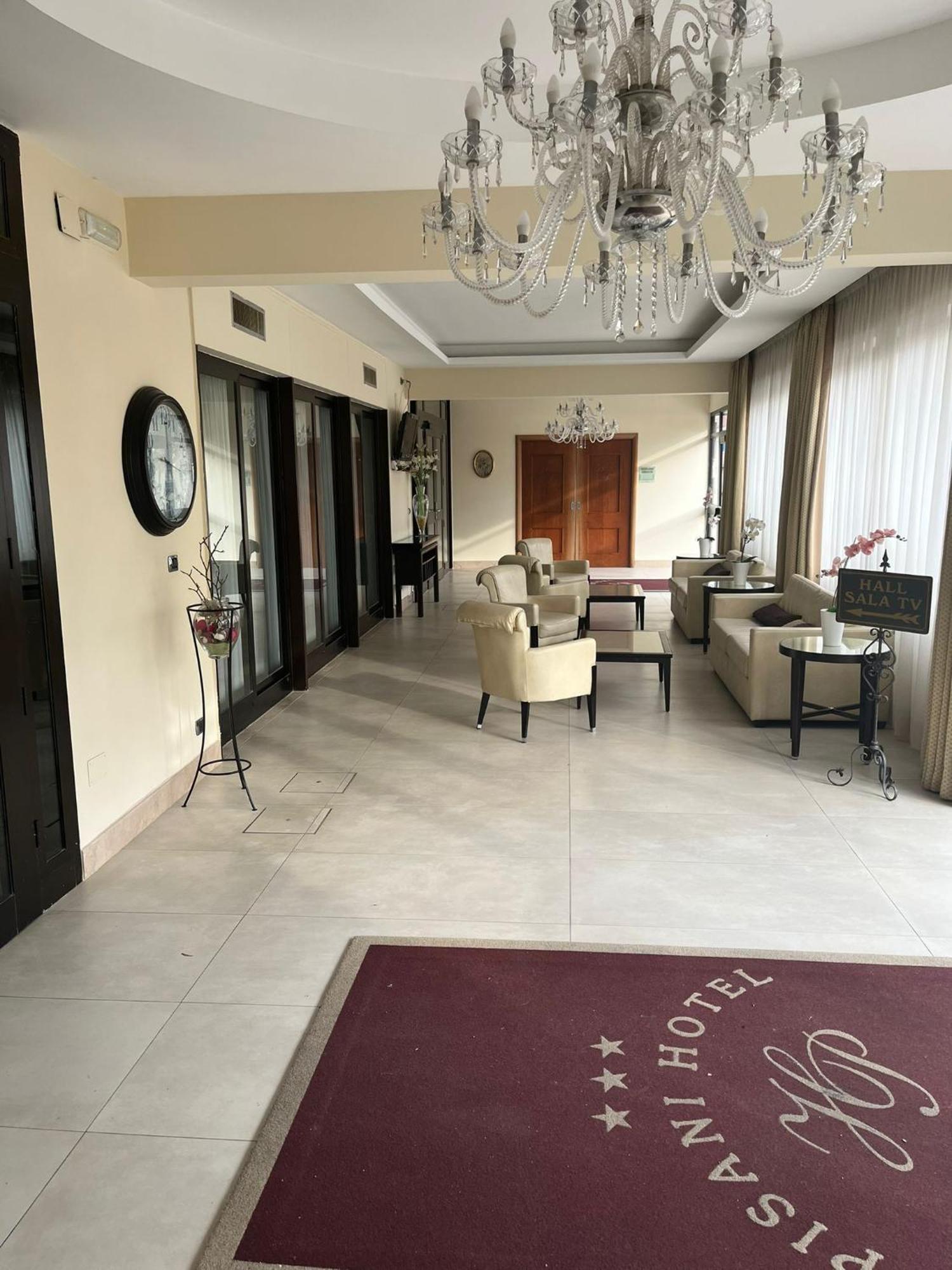 Pisani Hotel San Nicola La Strada Екстериор снимка