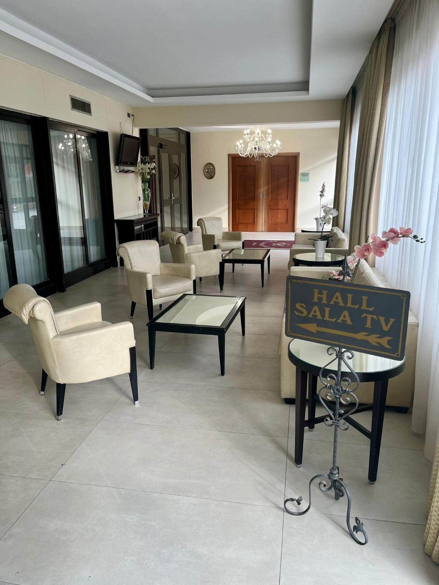 Pisani Hotel San Nicola La Strada Екстериор снимка
