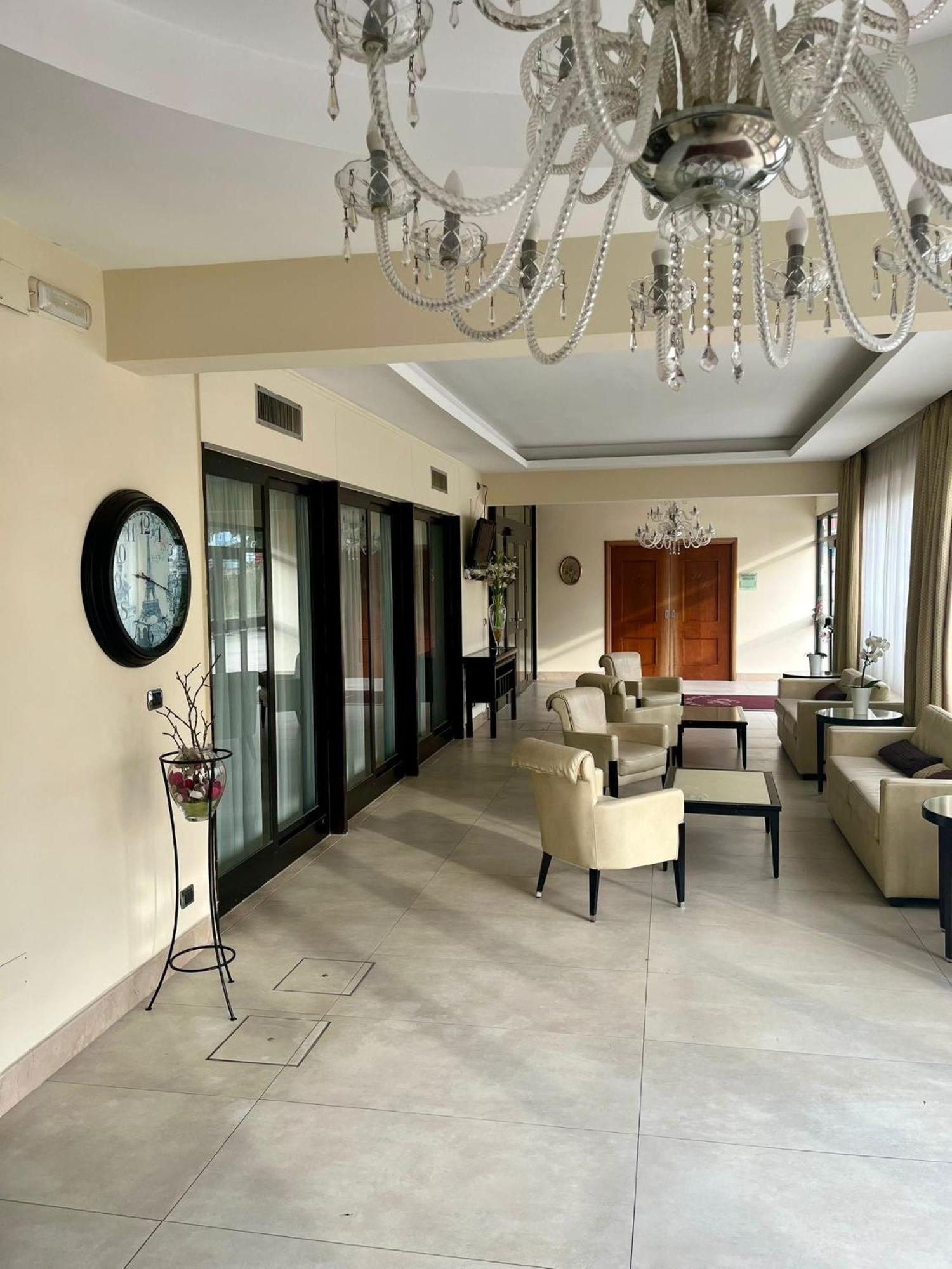 Pisani Hotel San Nicola La Strada Екстериор снимка