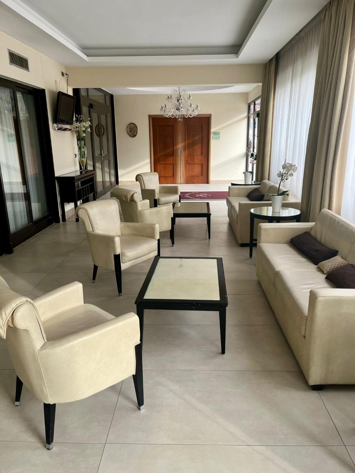 Pisani Hotel San Nicola La Strada Екстериор снимка