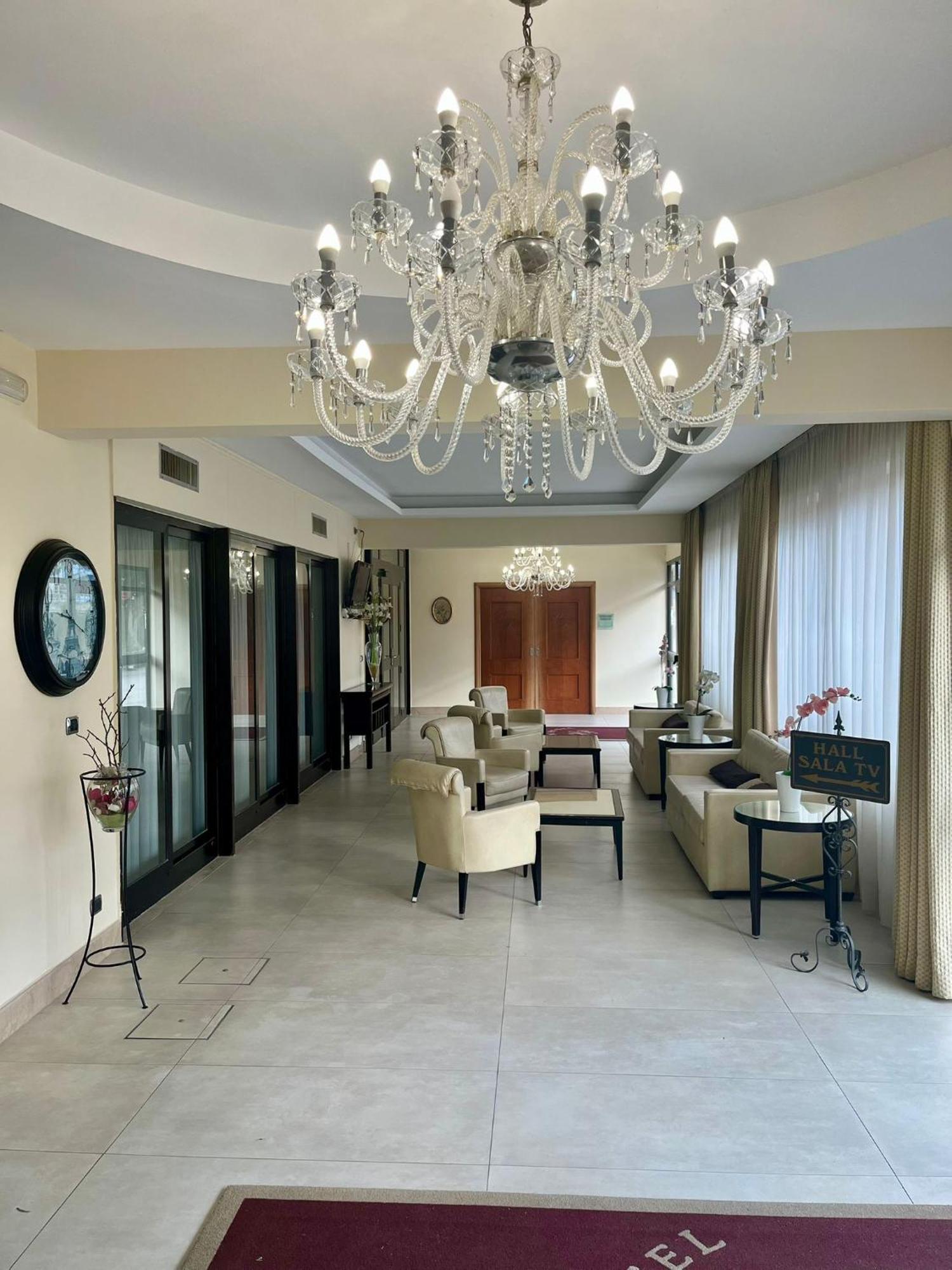 Pisani Hotel San Nicola La Strada Екстериор снимка