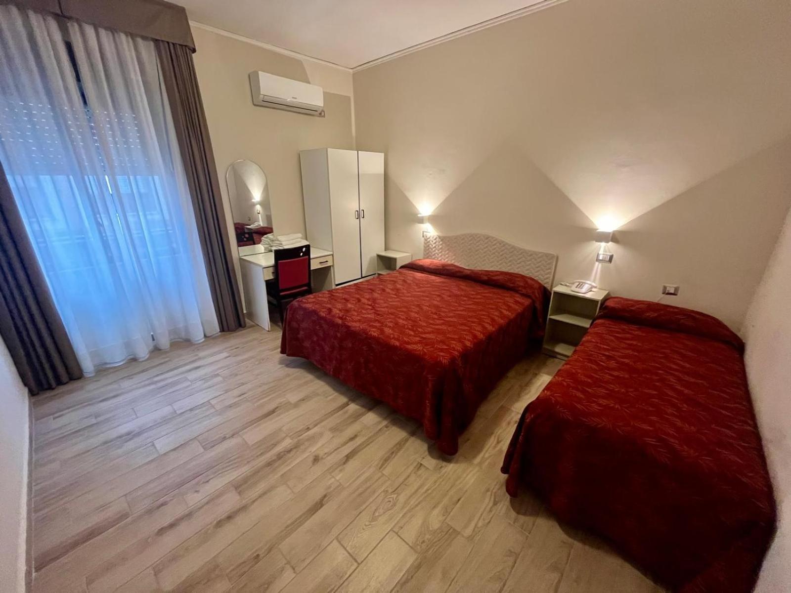 Pisani Hotel San Nicola La Strada Екстериор снимка
