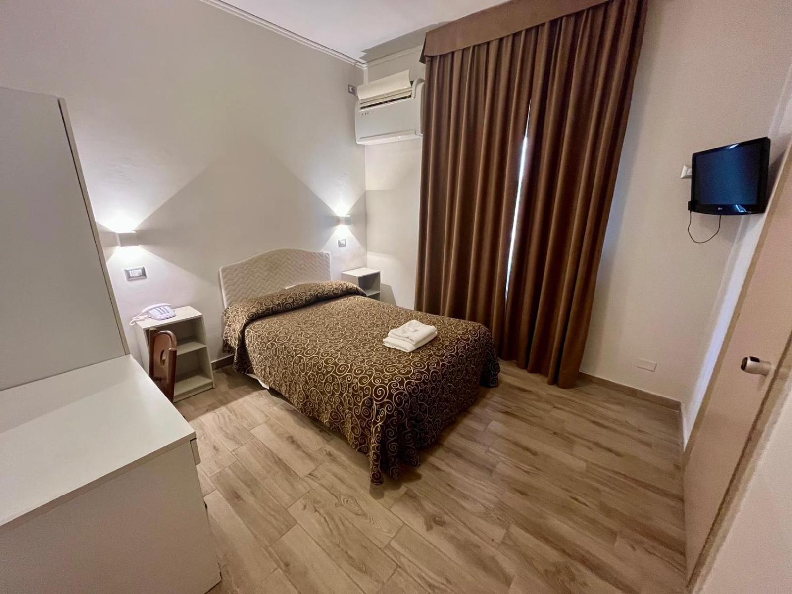 Pisani Hotel San Nicola La Strada Екстериор снимка