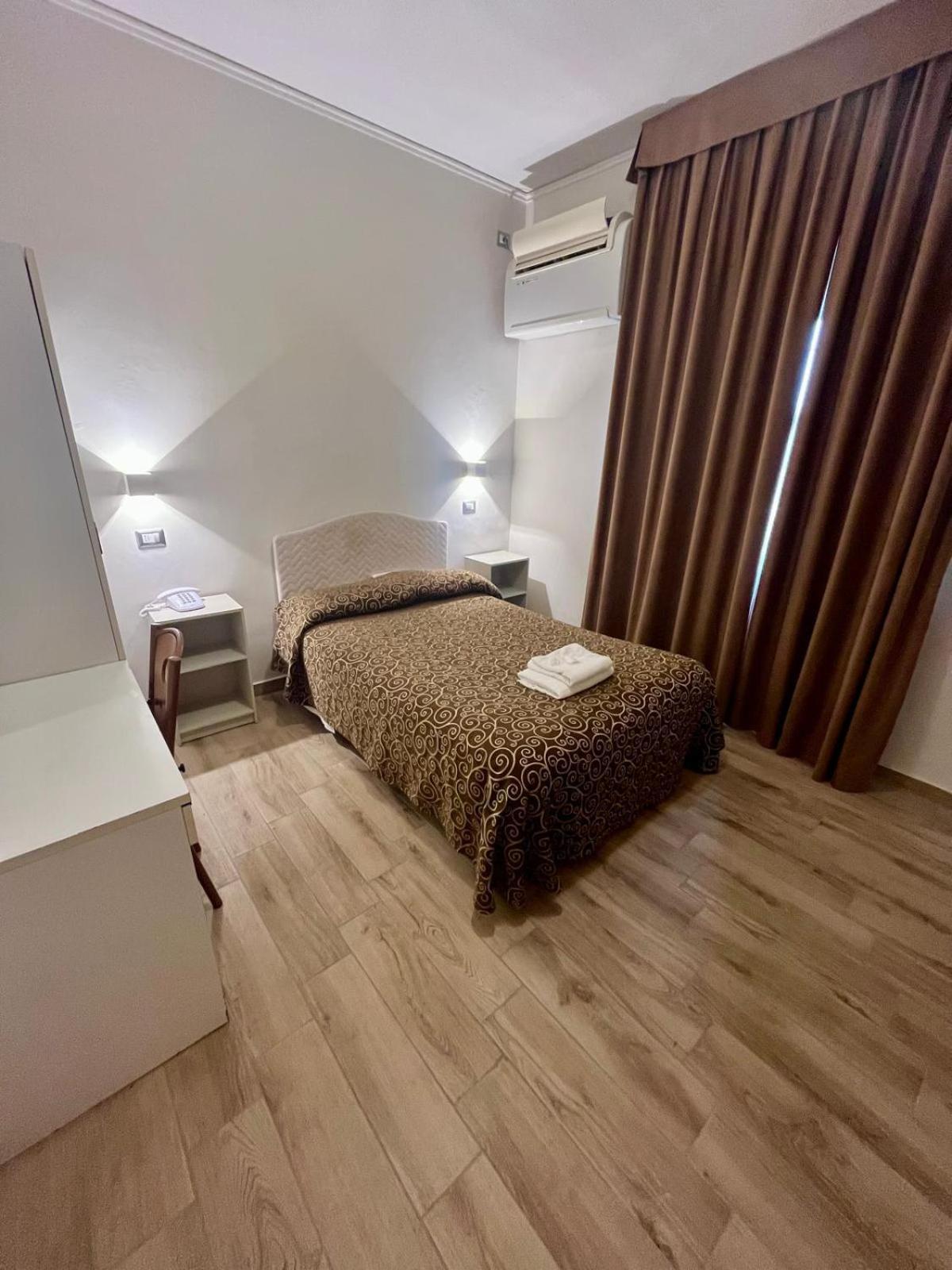 Pisani Hotel San Nicola La Strada Екстериор снимка
