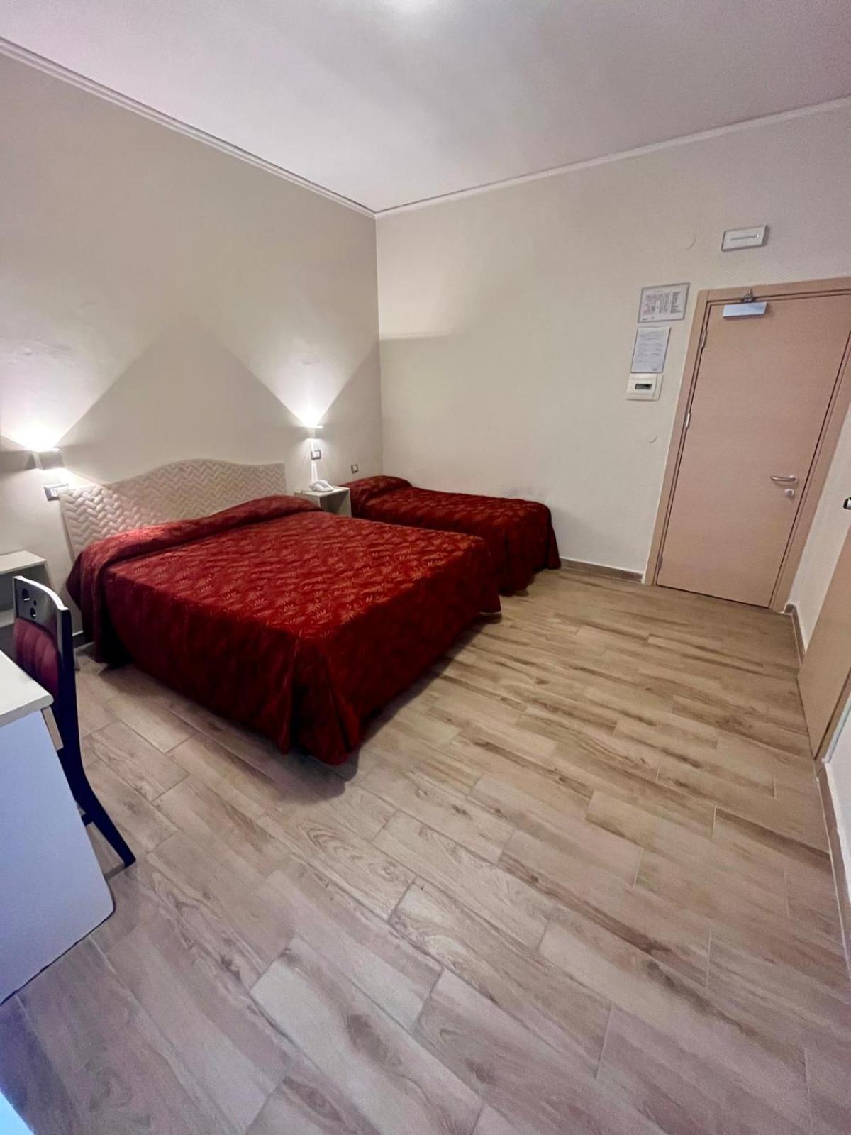 Pisani Hotel San Nicola La Strada Екстериор снимка