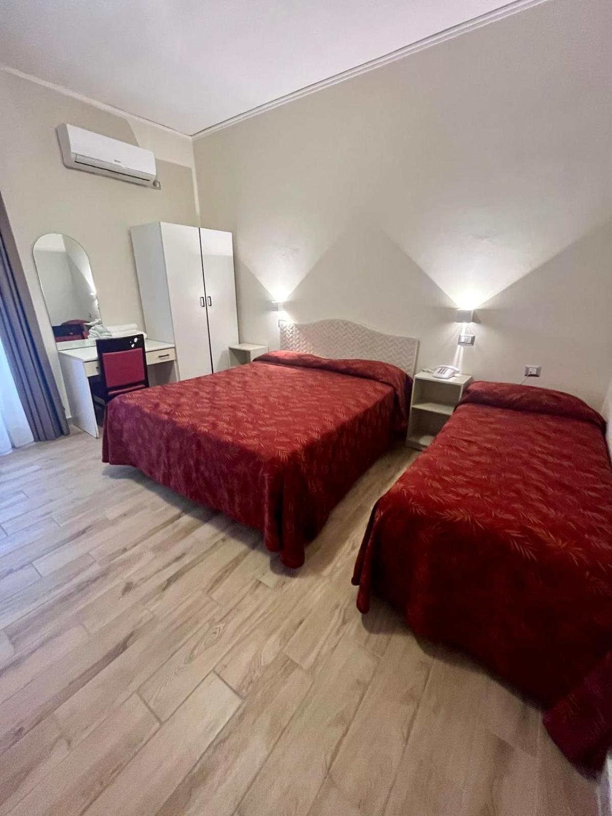 Pisani Hotel San Nicola La Strada Екстериор снимка