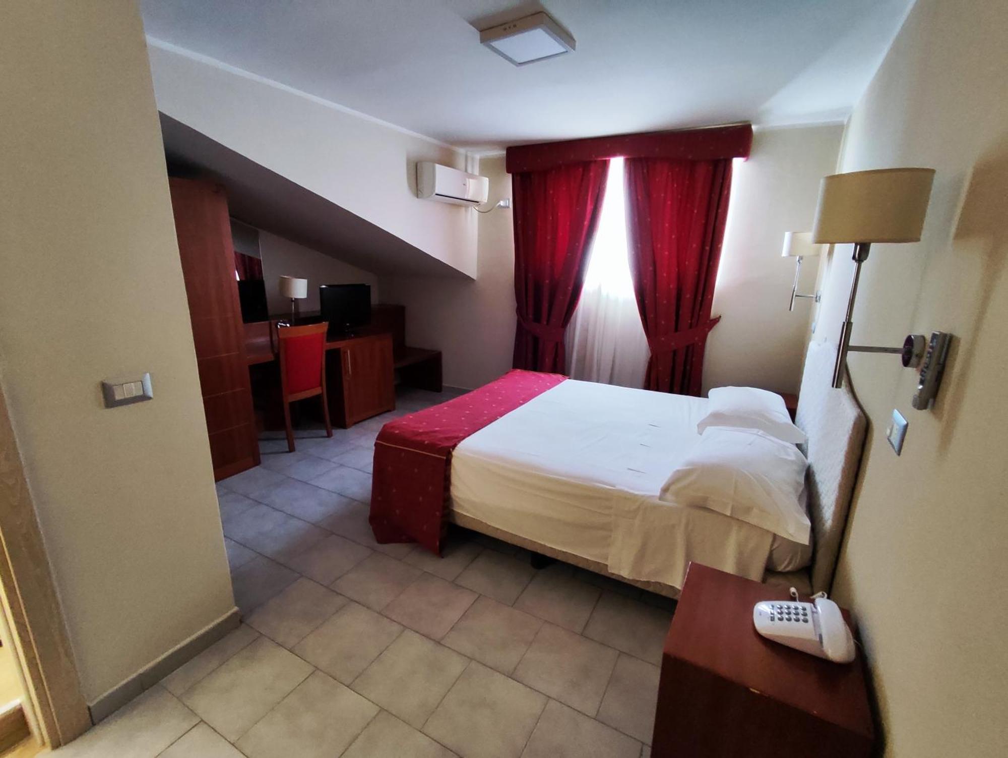 Pisani Hotel San Nicola La Strada Екстериор снимка