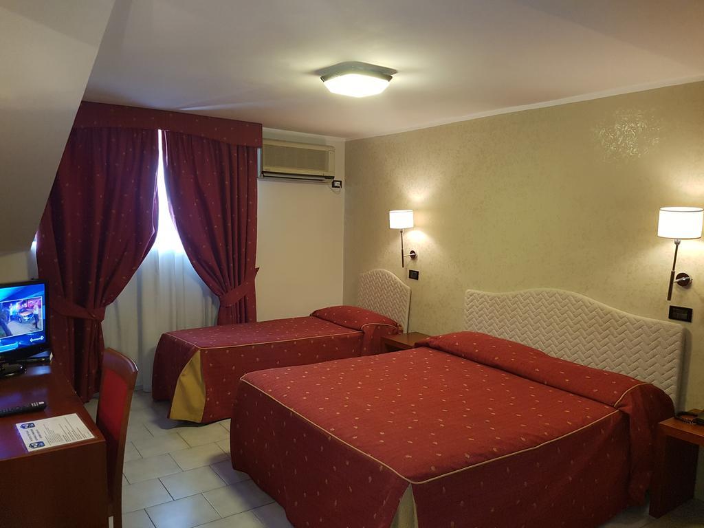 Pisani Hotel San Nicola La Strada Екстериор снимка