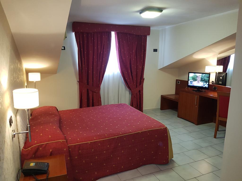Pisani Hotel San Nicola La Strada Екстериор снимка