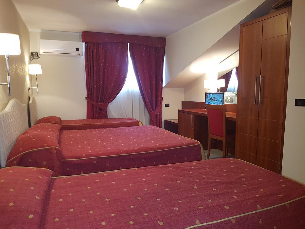 Pisani Hotel San Nicola La Strada Стая снимка