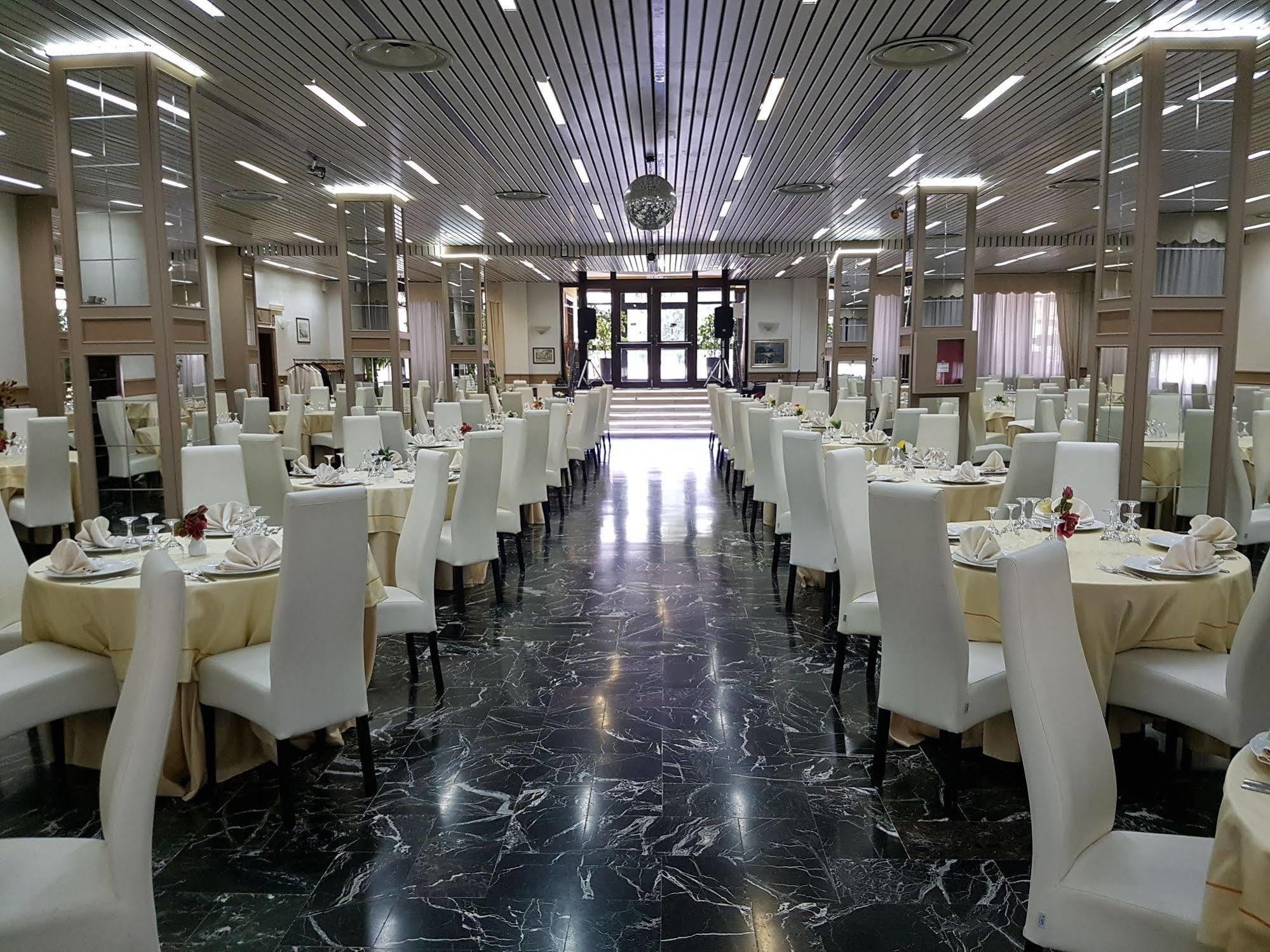 Pisani Hotel San Nicola La Strada Екстериор снимка