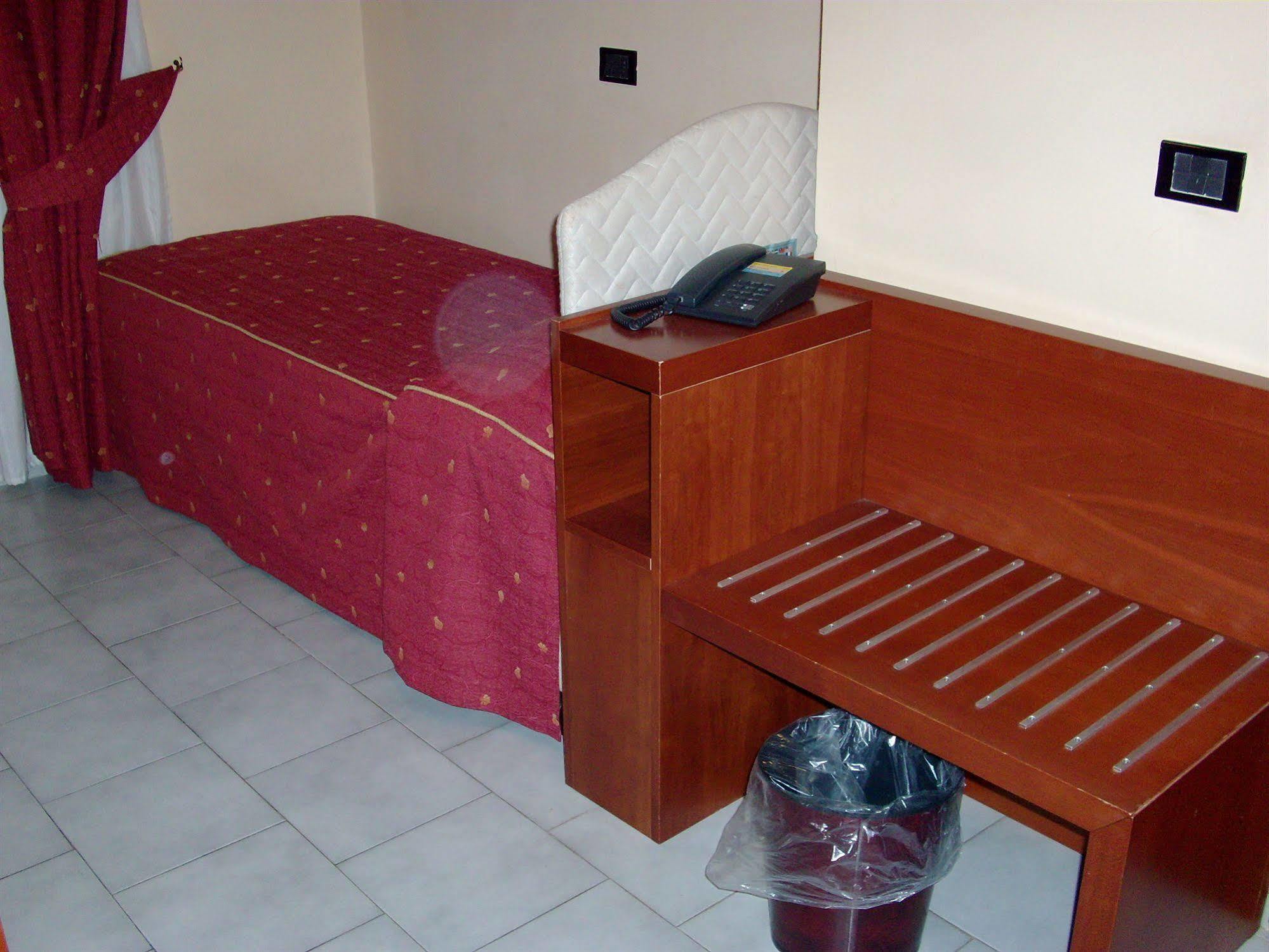 Pisani Hotel San Nicola La Strada Екстериор снимка