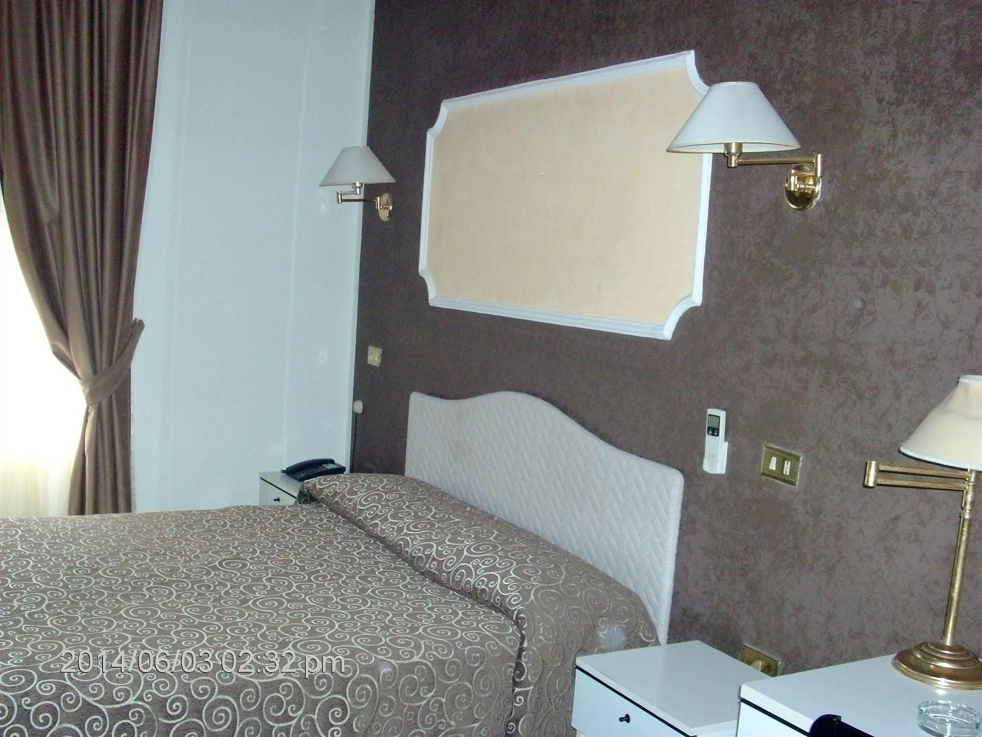 Pisani Hotel San Nicola La Strada Екстериор снимка