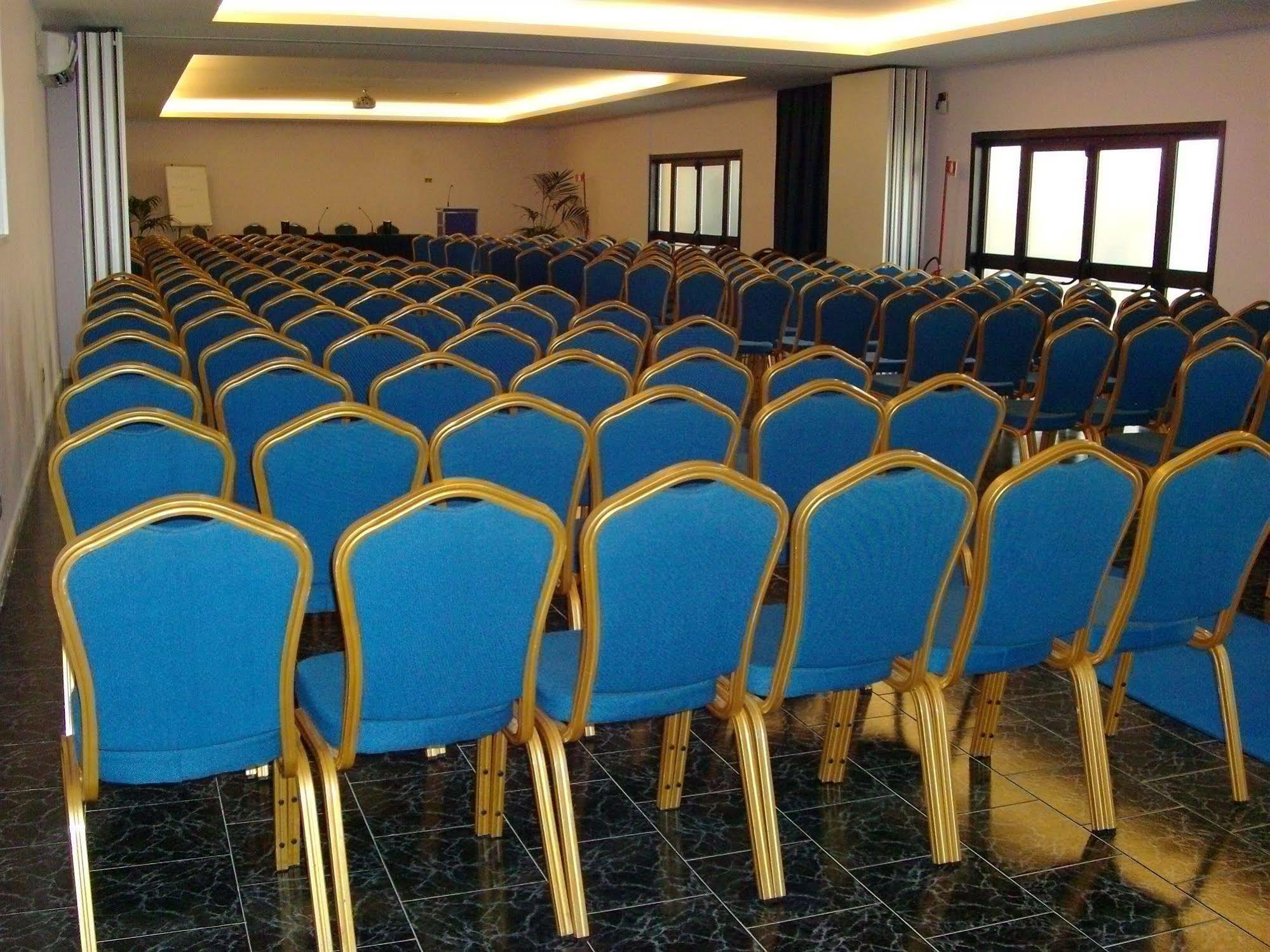 Pisani Hotel San Nicola La Strada Екстериор снимка