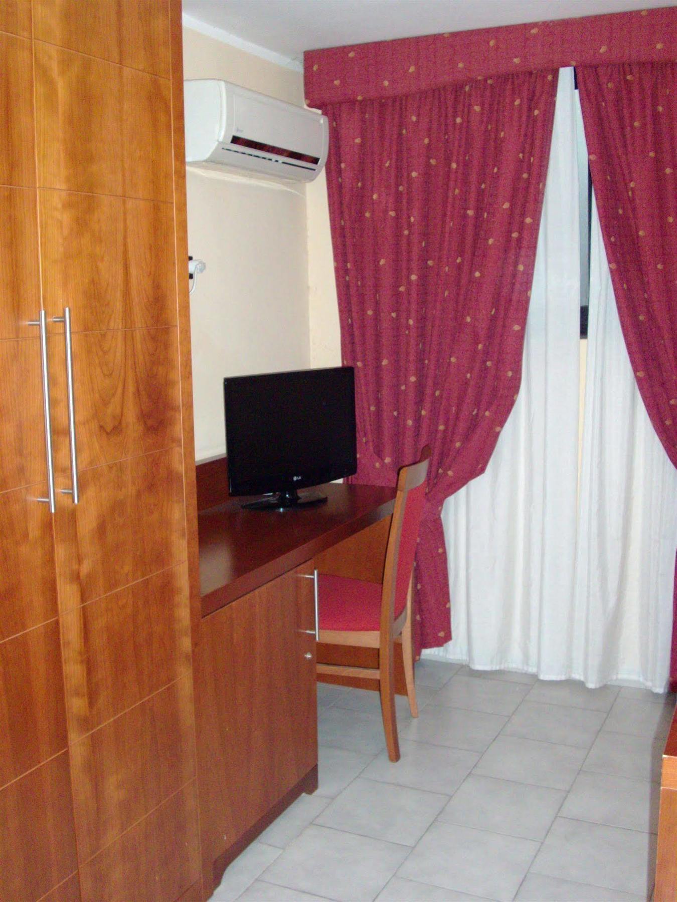 Pisani Hotel San Nicola La Strada Екстериор снимка